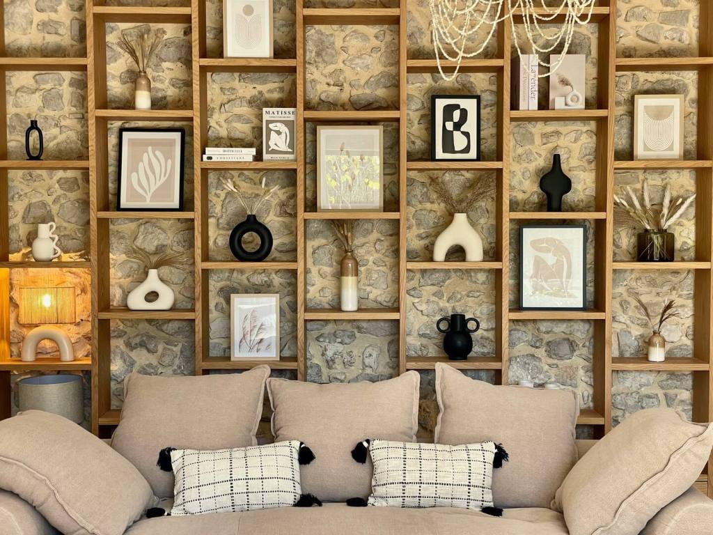 Séjournez au Mas Revive et sa dépendance
Découvrez l’élégance et le charme du Mas Revive, une oasis méditerranéenne nichée au cœur de l’Hérault. En accédant à l’ensemble du domaine, profitez pleinement des infrastructures, du jardin enchanteur et de l’atmosphère du Sud.