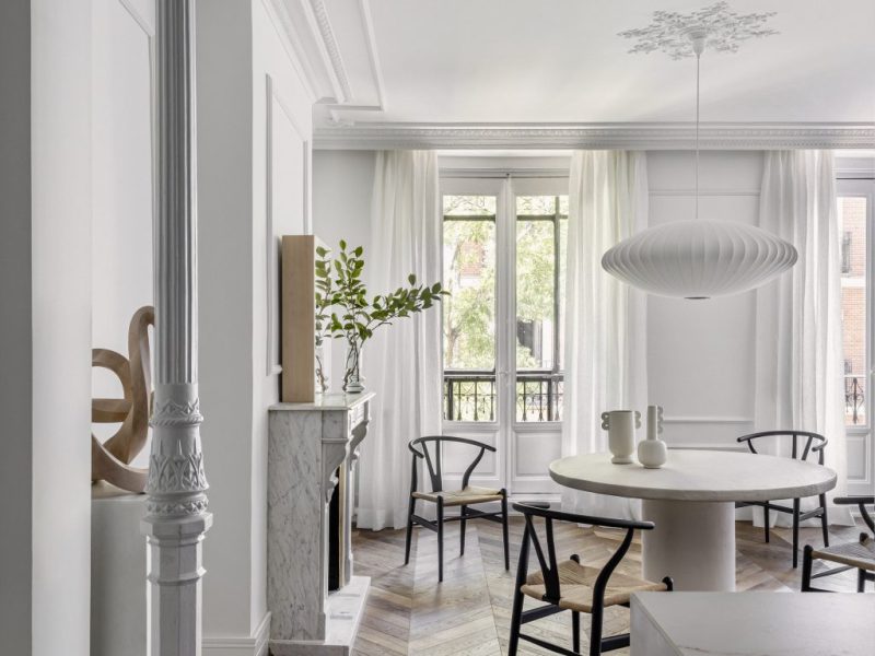 le blanc est une couleur pure et lumineuse qui symbolise la clarté, la pureté et la paix. 