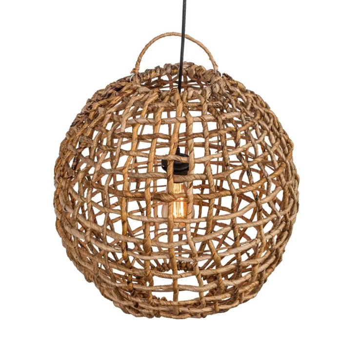 SNOOP Élégante et fonctionnelle, cette suspension en corde synthétique est le choix parfait pour ceux qui recherchent un luminaire à la fois robuste et décoratif.