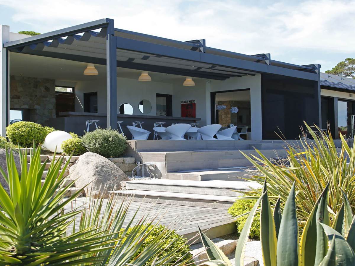 Installation de Pergolas KE: Alliez Esthétique et&nbsp;Fonctionnalité