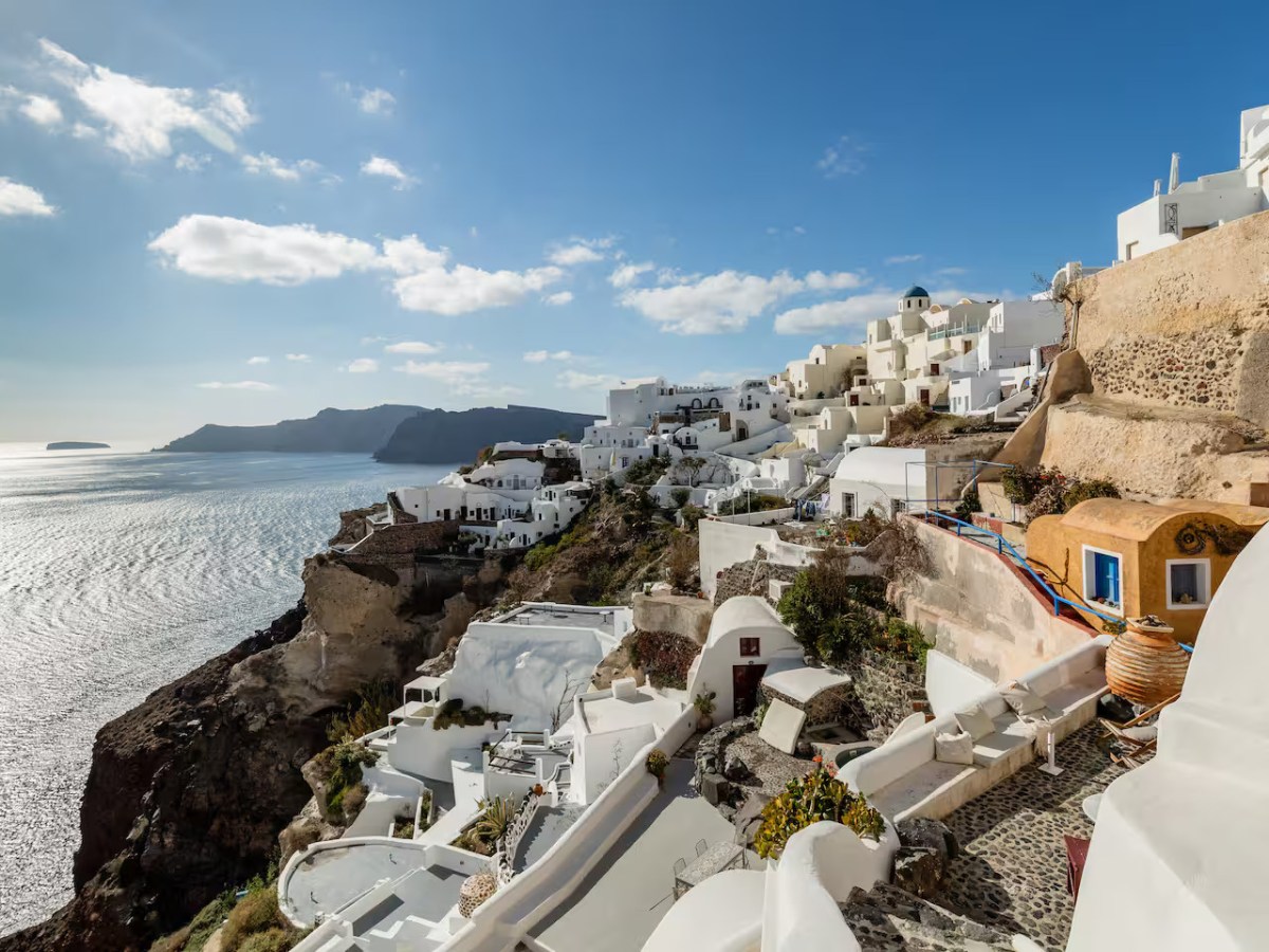 Maison Troglodyte à Santorin : Un Écrin de&nbsp;Sérénité