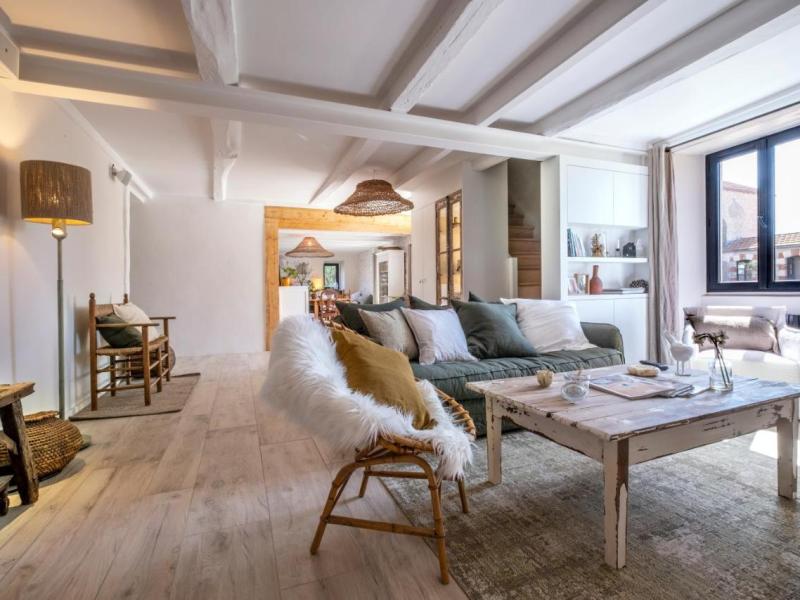 Séjournez au Carré 1705: Une Ferme Rénovée en Charente-Maritime