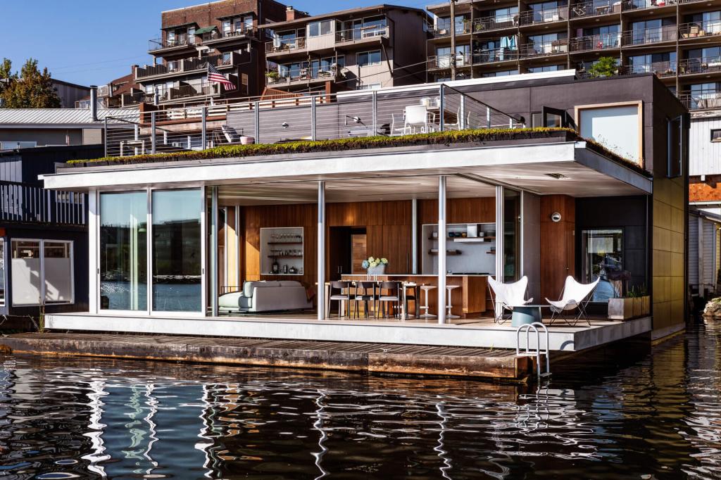 Pura Vida et Architecture: Un Voyage Dans une Maison&nbsp;Flottante