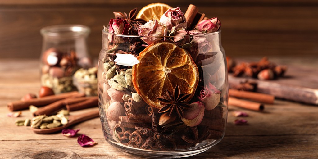 Comment préparer un pot-pourri de Noël&nbsp;?