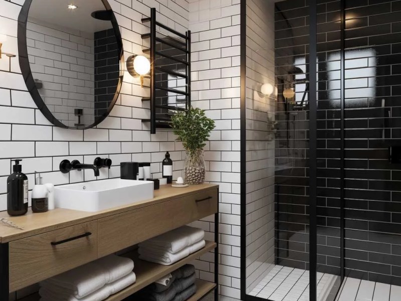 Aménager une petite salle de bain moderne en noir et&nbsp;blanc