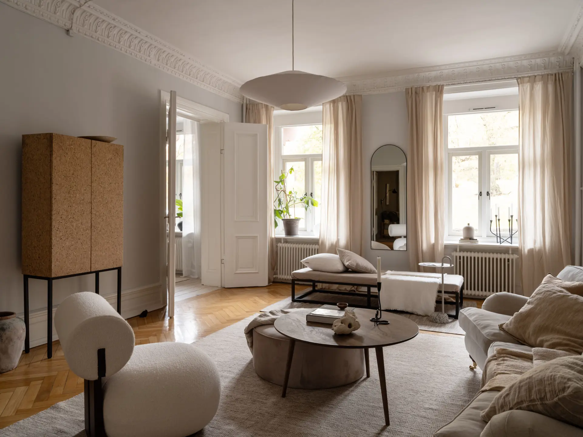 Ce magnifique appartement de 1885 allie élégance classique et confort moderne