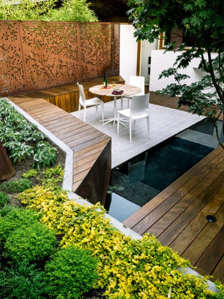 Terrasses et érables japonais façonnent ce jardin&nbsp;zen.