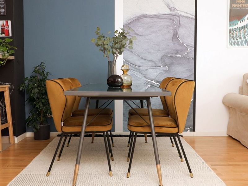 Choisir une table et une chaise dans la salle à&nbsp;manger