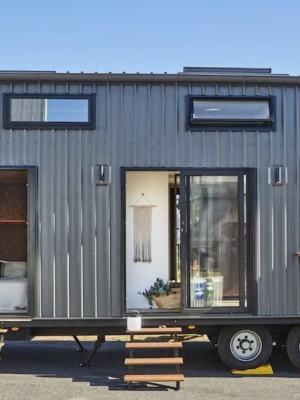 Une tiny house de 30m2 au look&nbsp;mid-century