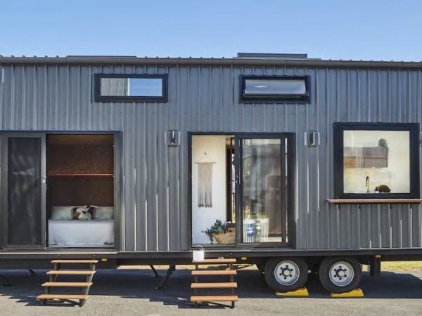 Une tiny house de 30m2 au look&nbsp;mid-century