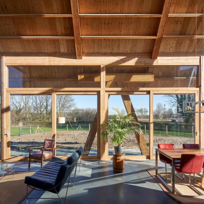 Une grange contemporaine réinterprète le type de logement des&nbsp;Pays-Bas