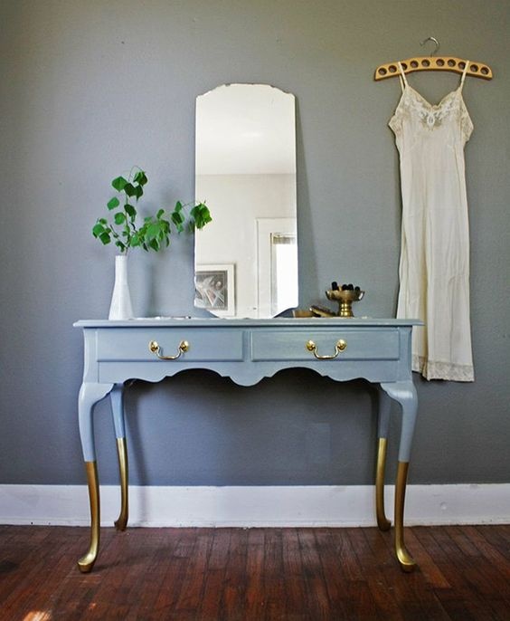 Comment utiliser des meubles anciens dans une décoration moderne