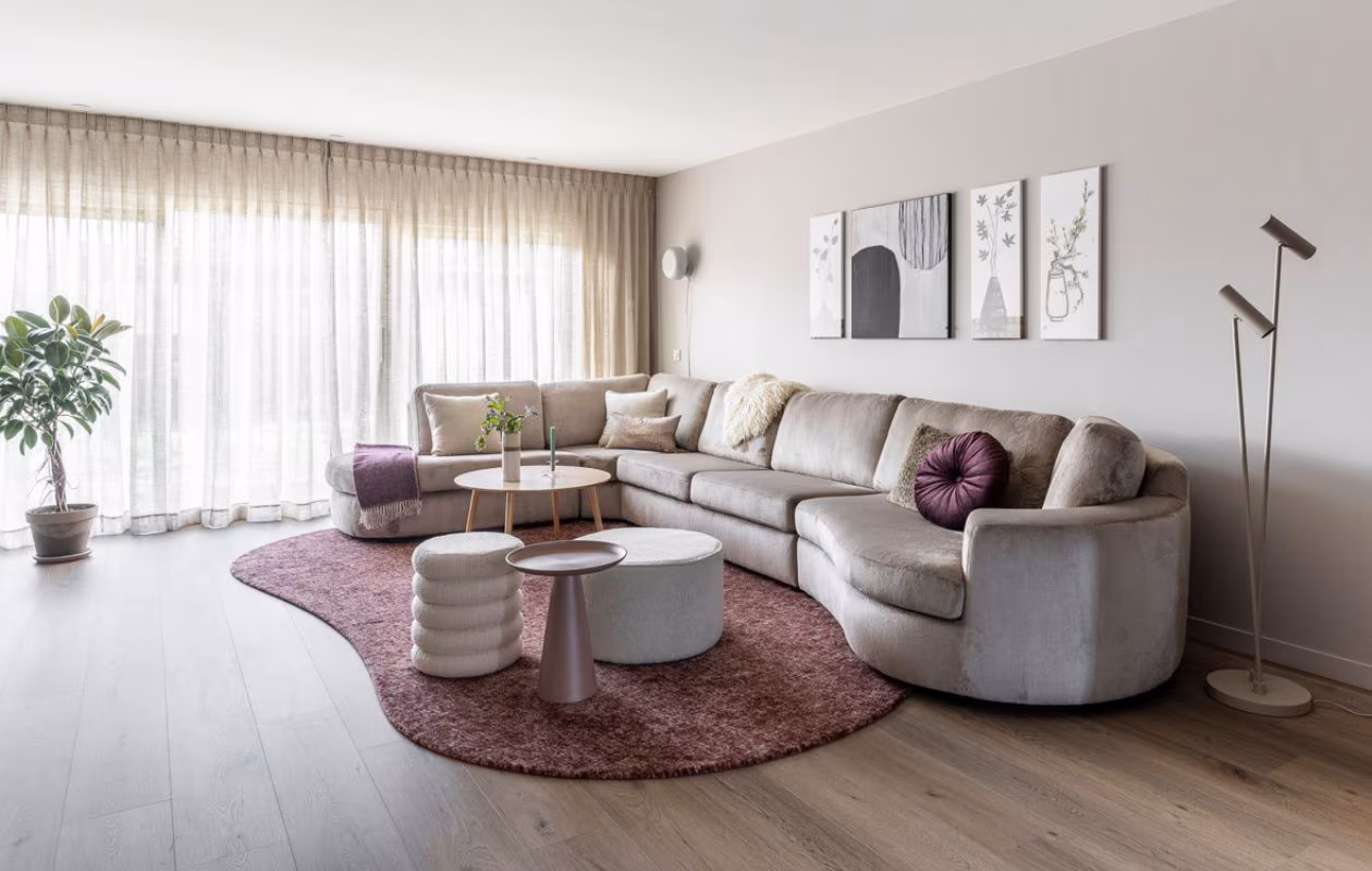 La plus belle forme et place pour un tapis près du&nbsp;canapé