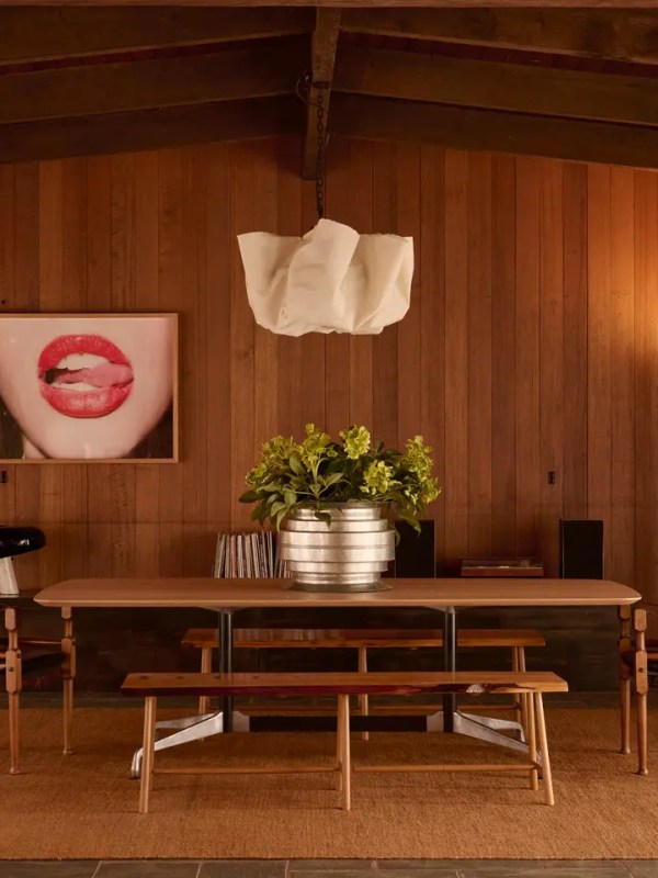 Nous visitons une magnifique maison où le bois&nbsp;domine