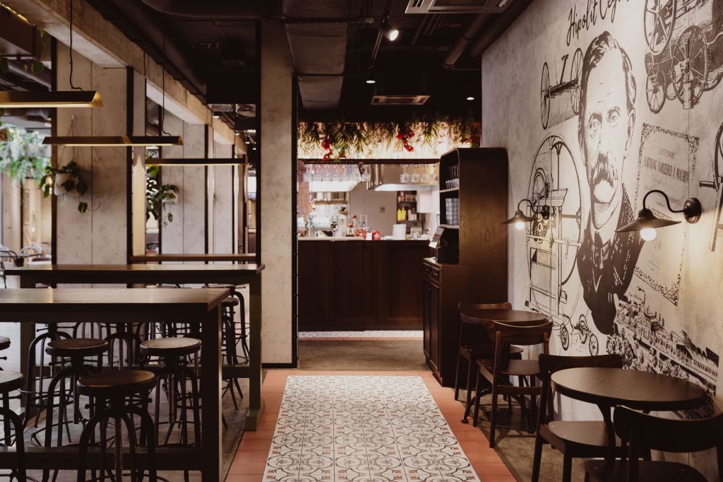 Aménagement dans un immeuble historique de style&nbsp;viennois