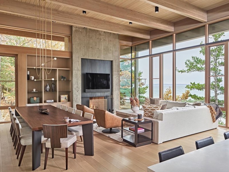 Maison au bord d&rsquo;un lac allie intimité et vues&nbsp;panoramiques.