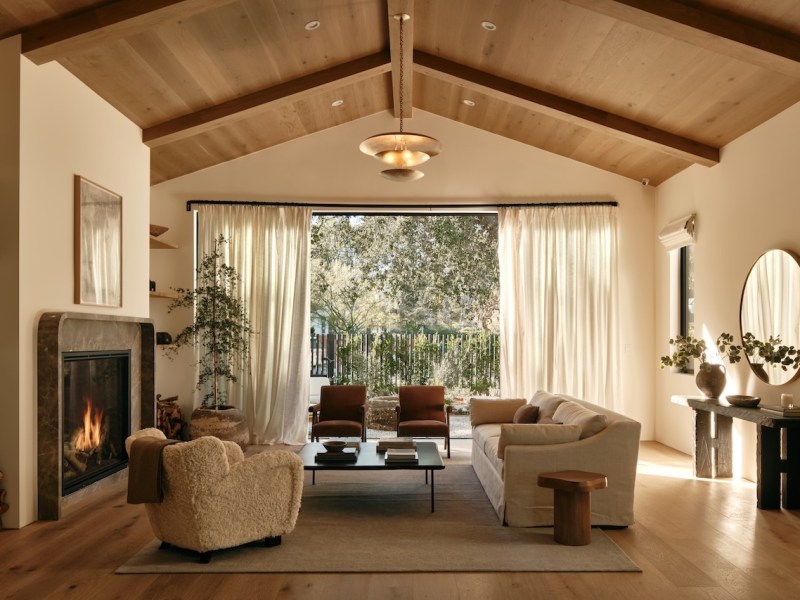 La maison de Lidan Sfadia à Encino est construite sur la sobriété et le&nbsp;marbre