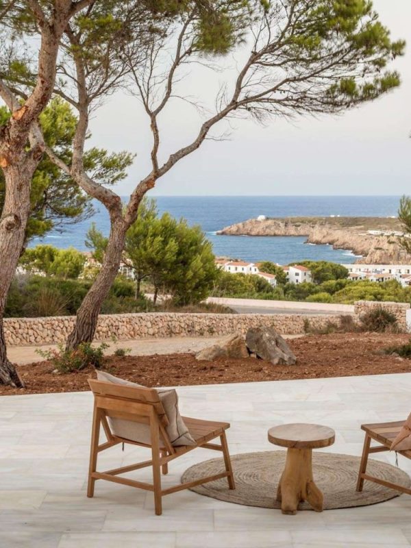 Une maison blanche&nbsp;minimaliste