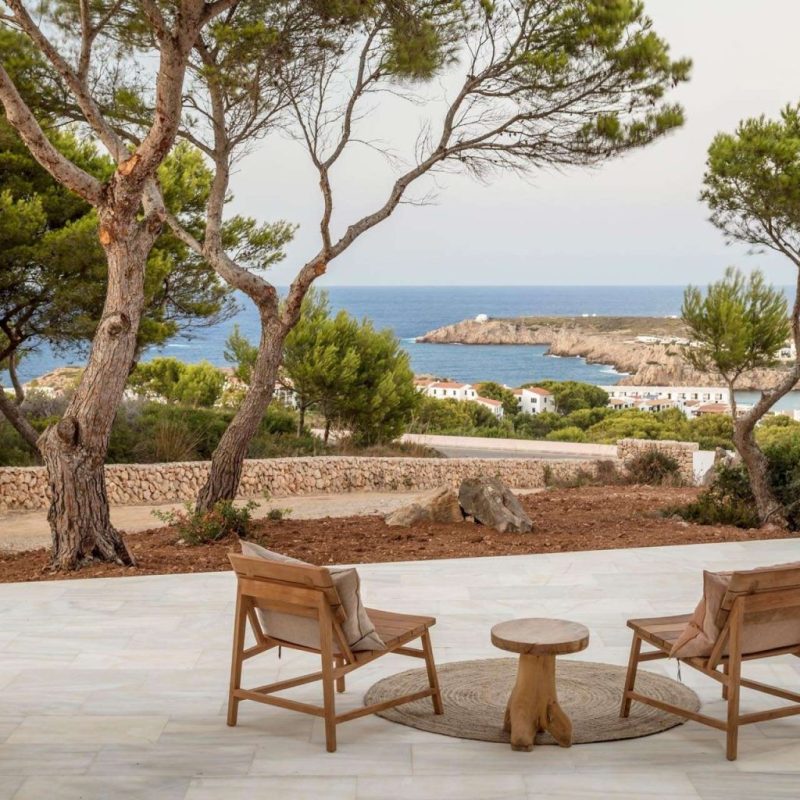 Une maison blanche&nbsp;minimaliste