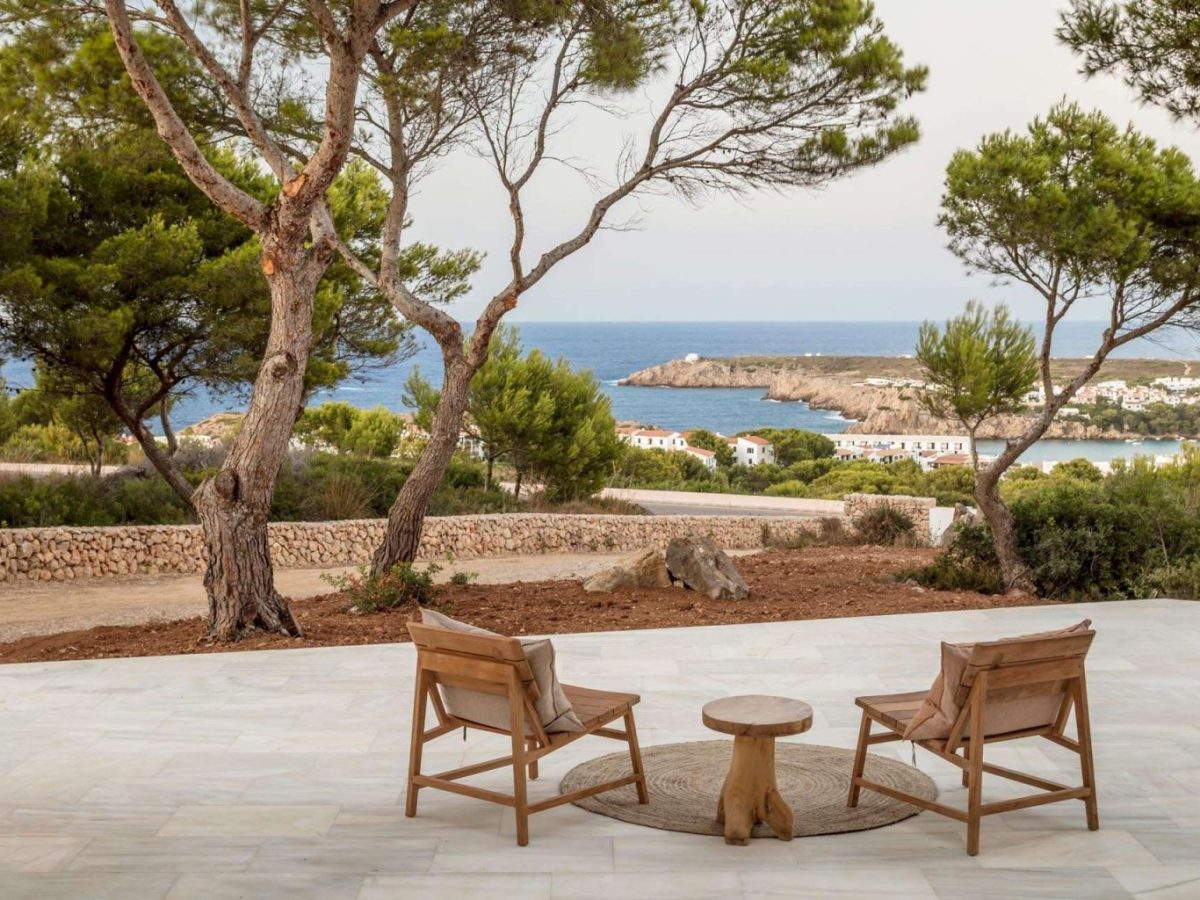 Une maison blanche&nbsp;minimaliste