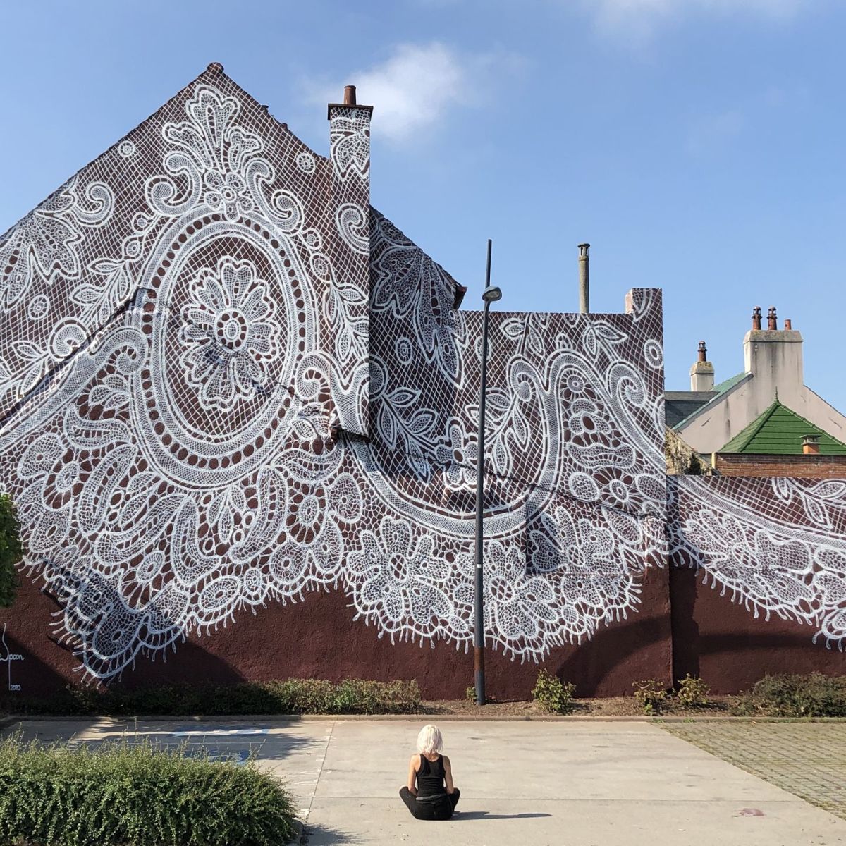 Une icône mondiale du street art apporte la dentelle à&nbsp;DOMOTEKA