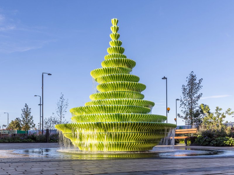 Cette fontaine célèbre l&rsquo;artisanat, le lien social et le vert&nbsp;citron.