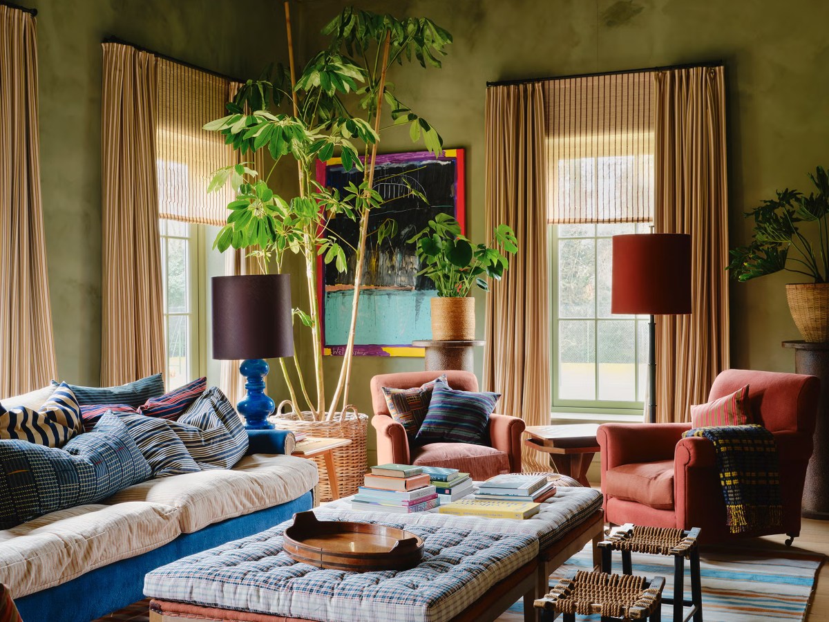 Maison dans la  campagne anglaise est un modèle de décoration, alliant meubles vintage, couleurs vibrantes et tapis&nbsp;audacieux