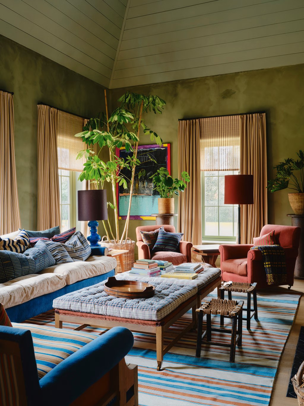 Maison dans la  campagne anglaise est un modèle de décoration, alliant meubles vintage, couleurs vibrantes et tapis&nbsp;audacieux