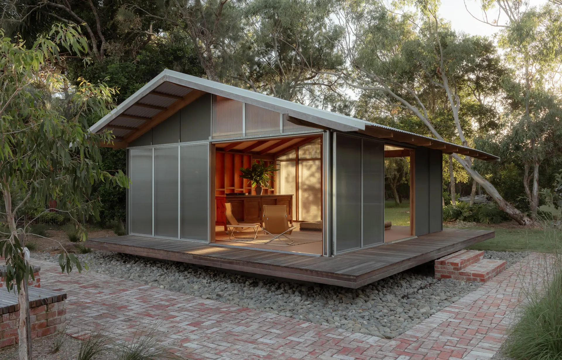 Un garage transformé en pavillon de jardin